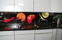 Bild einer Glasrückwand mit Früchten