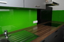 Bild einer Glasrückwand in Grün