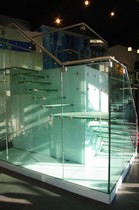 Bild einer Treppe aus Glas