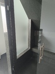 Granitdusche mit Glastüren