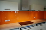 Bild einer Glasrückwand in Orange