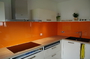 Bild einer Glasrückwand in Orange